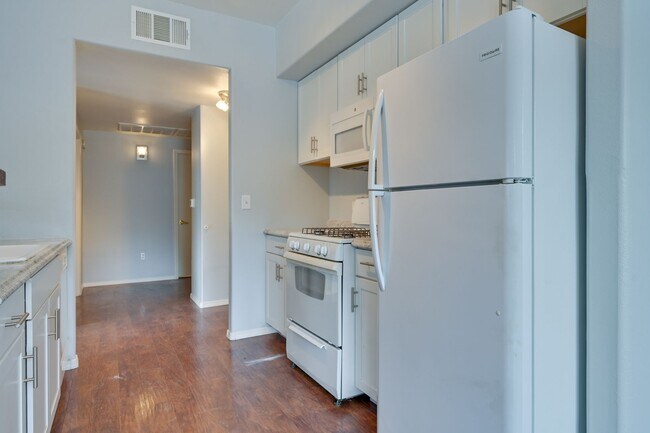 Building Photo - NW!! Gated!!! Clubhouse!!!Community Pool!!! 1st Floor Condo!!! Wood like floors!! No Carpet!!