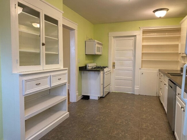 Building Photo - Historic John Rickard House