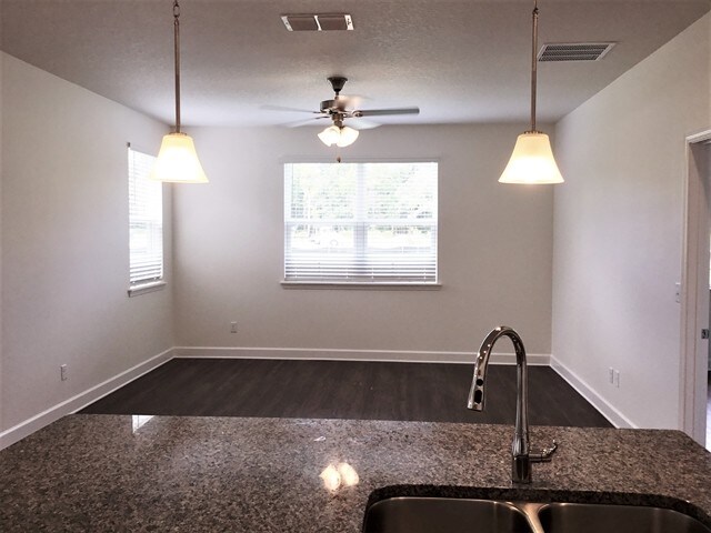 Building Photo - 3066 Creek Village Ln