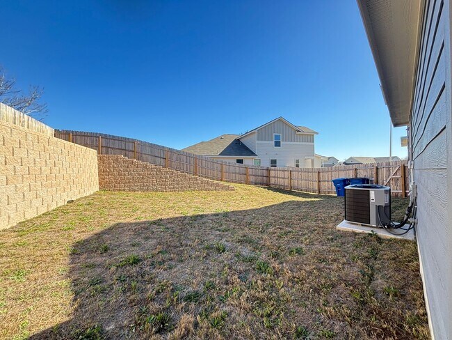 Building Photo - Luxury Living in the Heart of Cibolo!