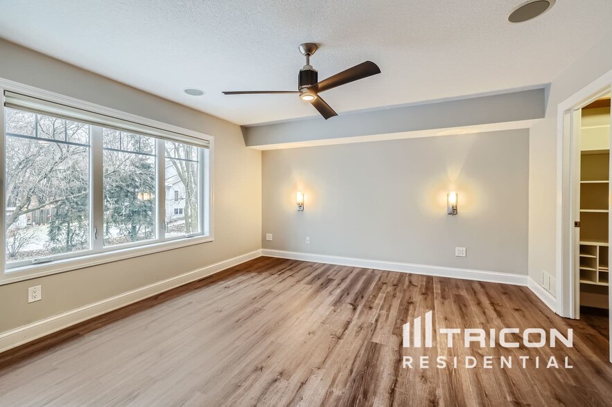 Building Photo - 5585 Rosewood Ln