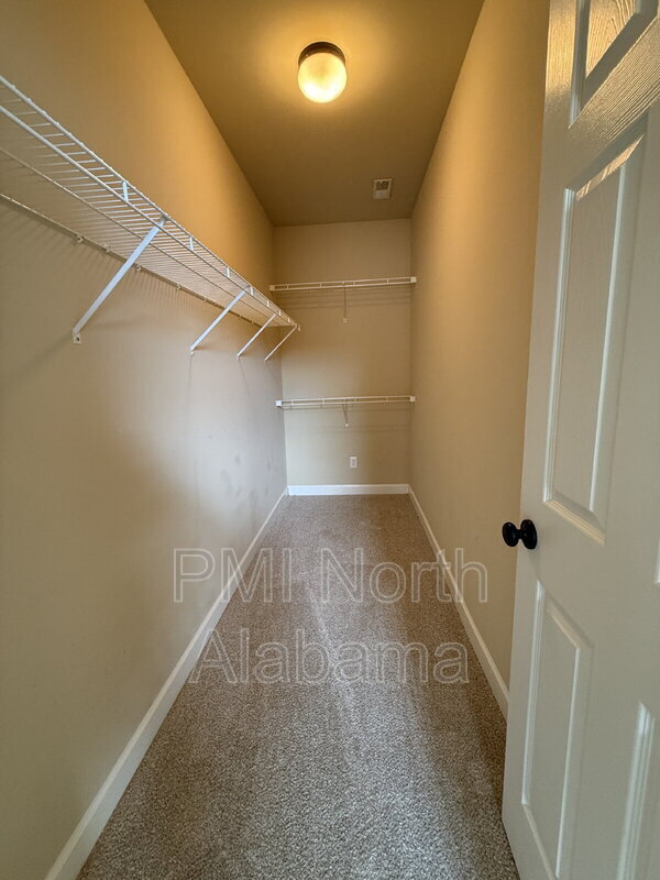 Building Photo - 1012 Scarlet Woods