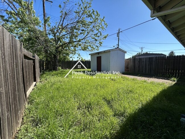 Building Photo - Orangevale 2bd/1ba Duplex with Garage
