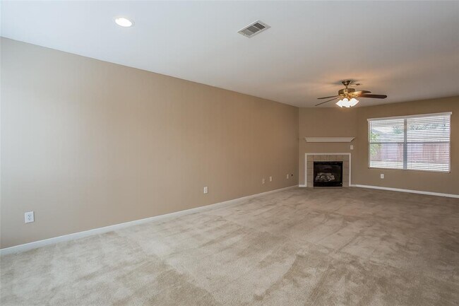 Building Photo - 1127 Laurel Chase Tr