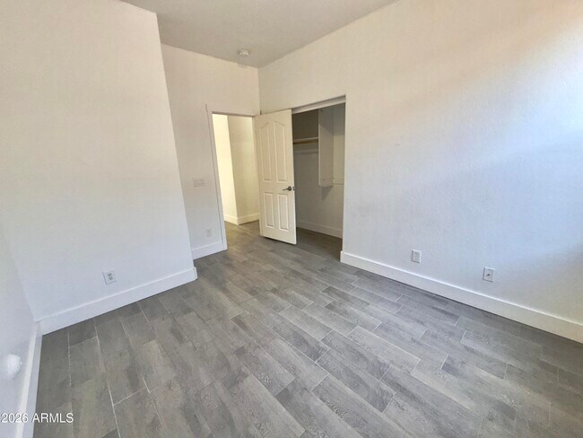 Building Photo - 7116 W Sophie Ln