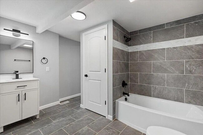 Building Photo - Modern Renovated Home in the Heart of Chattanooga 3 Bed 2 Bath!