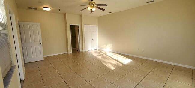 Building Photo - Barrant 405