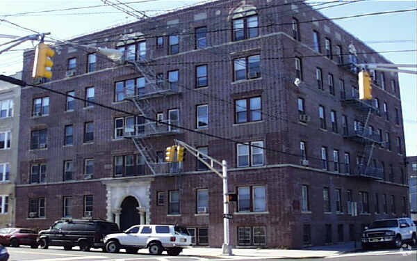 Building Photo - 6611-6615 Broadway