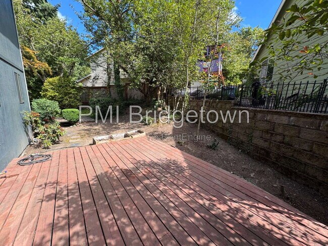 Building Photo - 702 SW 6th Ct