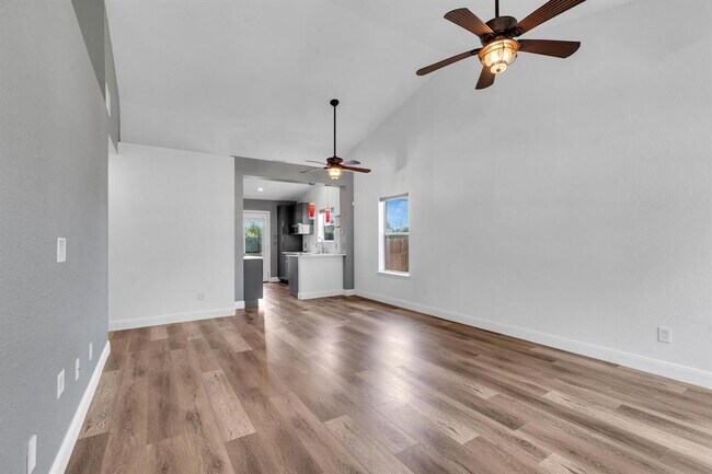 Building Photo - 112 Prairie Springs Loop