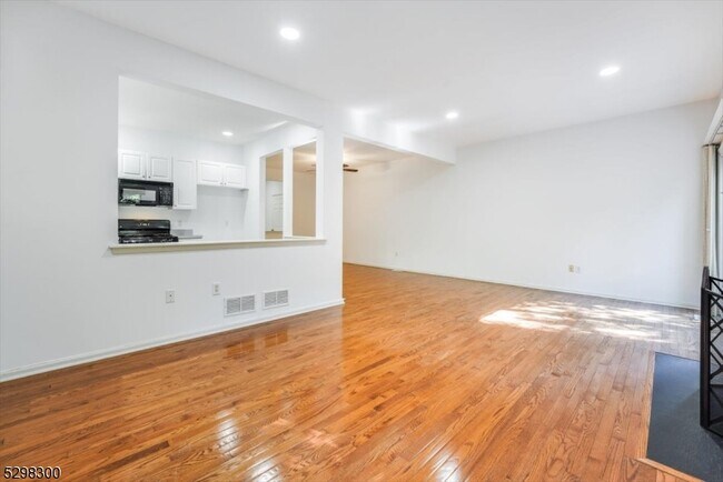 Building Photo - 627 Old Dover Rd