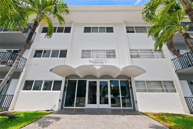 Building Photo - 1400 NE 169th St