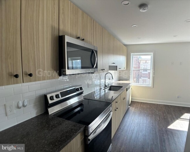 Building Photo - 1220 S 13th St