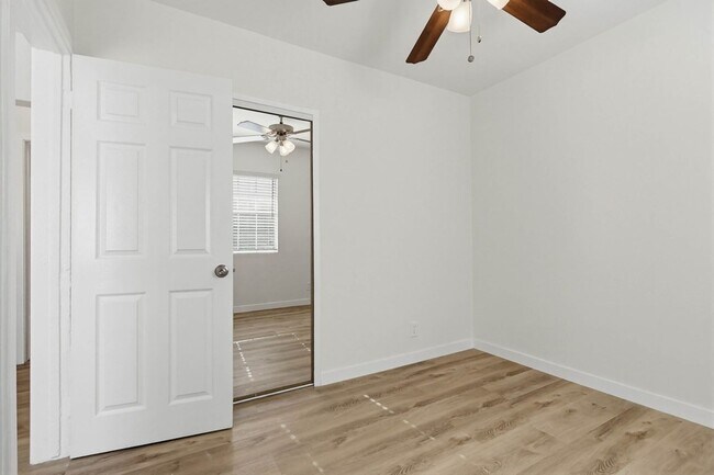 Building Photo - 2425 S Ridgeley Dr