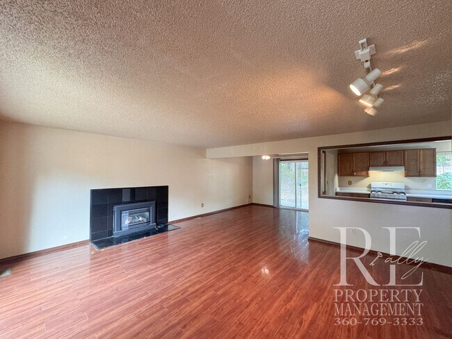 Building Photo - 7880 Oxbow Ave