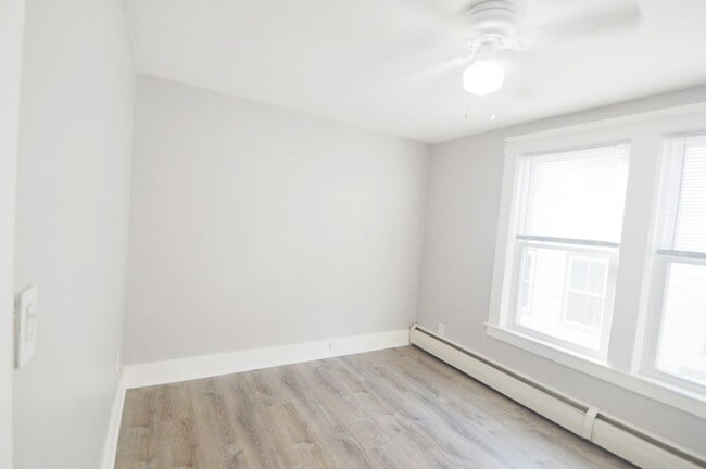 Building Photo - 38 Cascade St