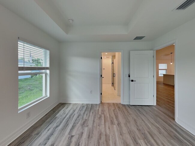 Building Photo - 2109 NE 15th Terrace