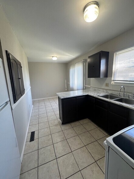 Eat in kitchen - 3264 Arnsby Rd