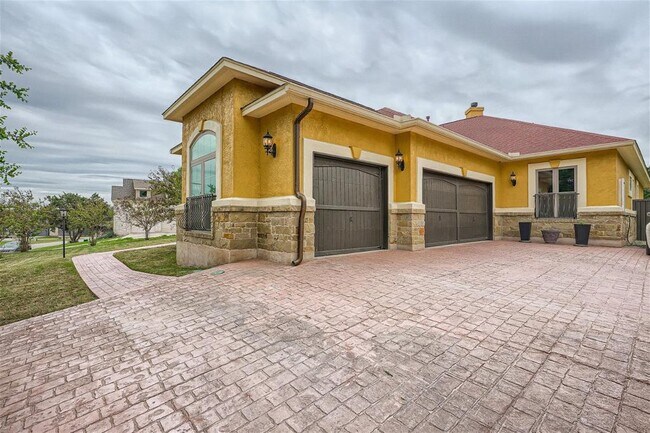 Building Photo - 15207 Nightingale Ln