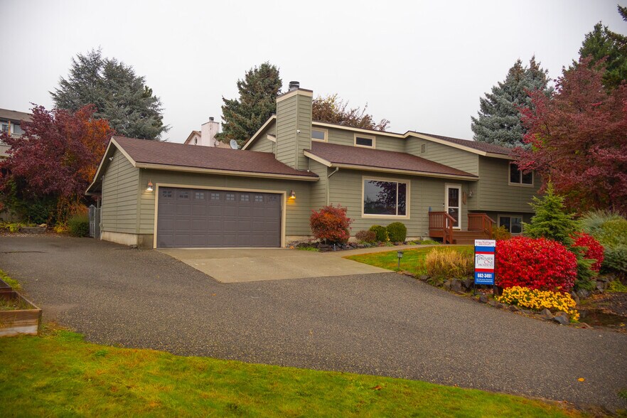 Building Photo - 925 Manzanal St NE