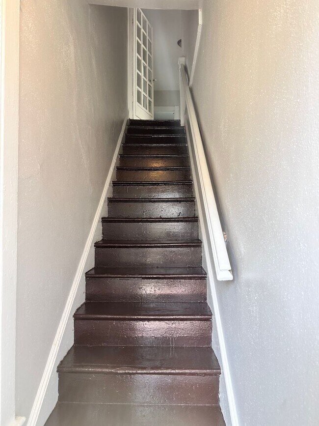 Building Photo - 120 Hough Ave