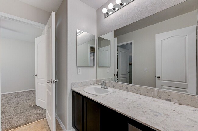 Building Photo - House For Rent! 4 beds, 3 baths Community ...