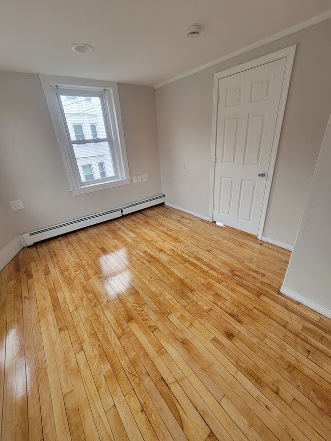 Building Photo - 15 Broadway-Unit 2
