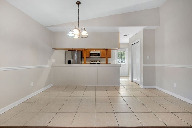 Building Photo - Cozy 3 Bedroom, 2 Bathroom abode with 2 car garage