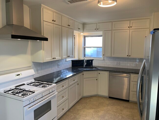 Building Photo - 1806 W Louisiana Ave