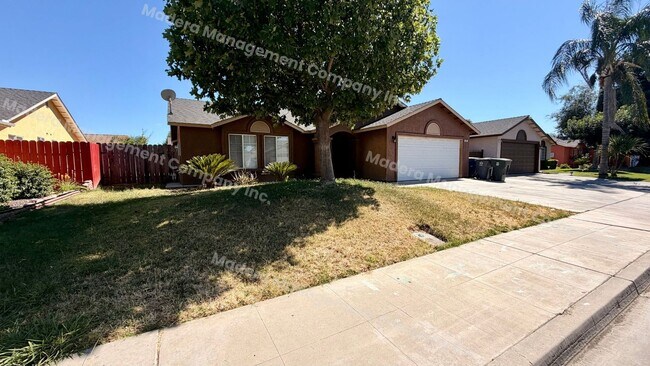 Building Photo - 4 Bed/ 2 Bath Available Now!