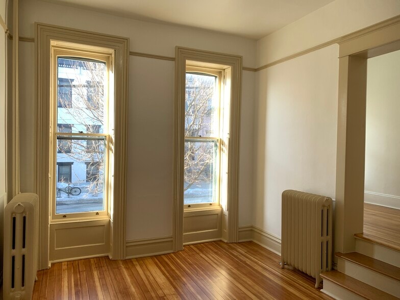 Building Photo - 292 Lark St