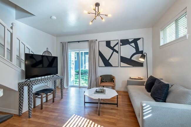 Building Photo - Fully Furnished 2 BR Townhouse in Driggs with Attached Garage