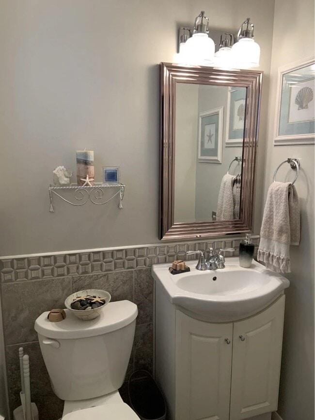 Building Photo - 1909 Robin Rd