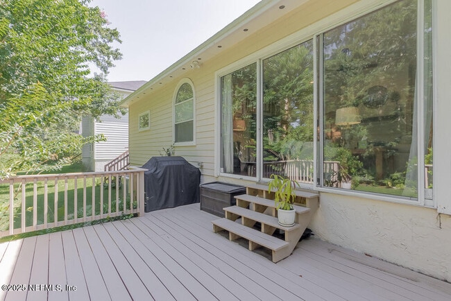 Building Photo - 4051 Richmond Park Dr E
