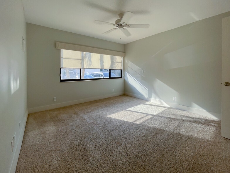 Building Photo - 64 Isle Of Venice Dr