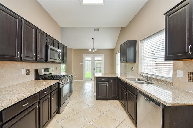 Building Photo - 2915 Pepperwood Dr