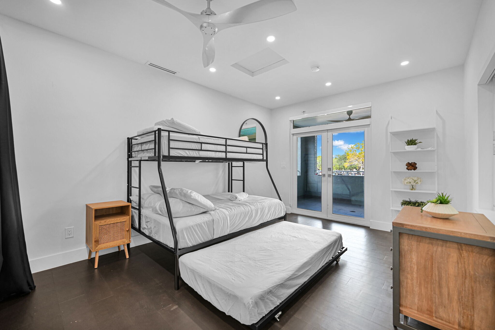 Building Photo - 150 NE 50th Ter