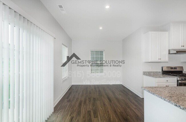 Building Photo - 3301 Somerset Ln