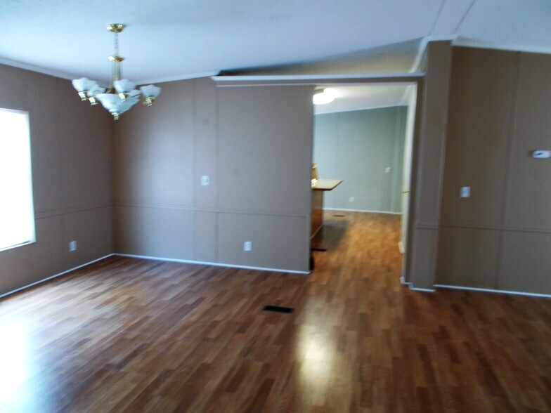 Building Photo - 22696 Lakeway Hbr