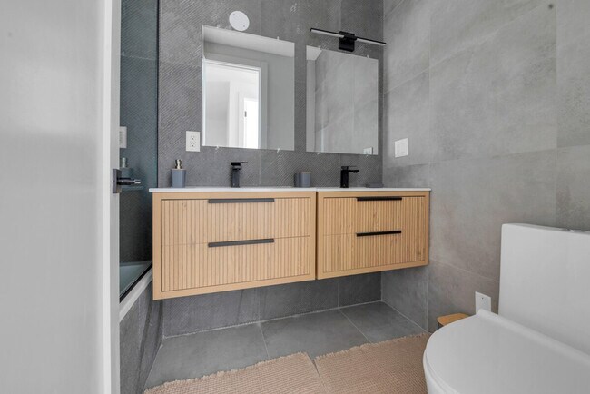 Building Photo - 217 Schaefer St