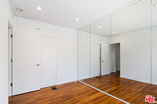 Building Photo - 486 Denslow Ave