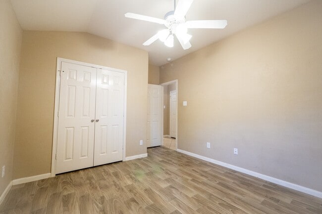 Building Photo - 6342 Applewood Forest Dr