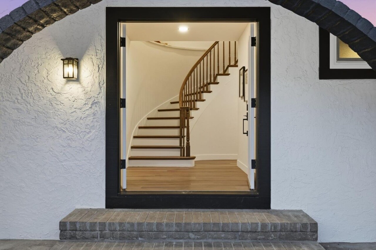 Building Photo - 93 Ridgeview Ave