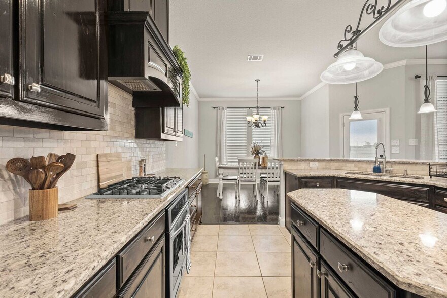 Building Photo - 206 S Meadow Dr