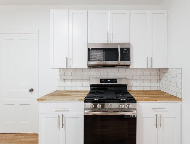 Building Photo - 1430 W Superior St