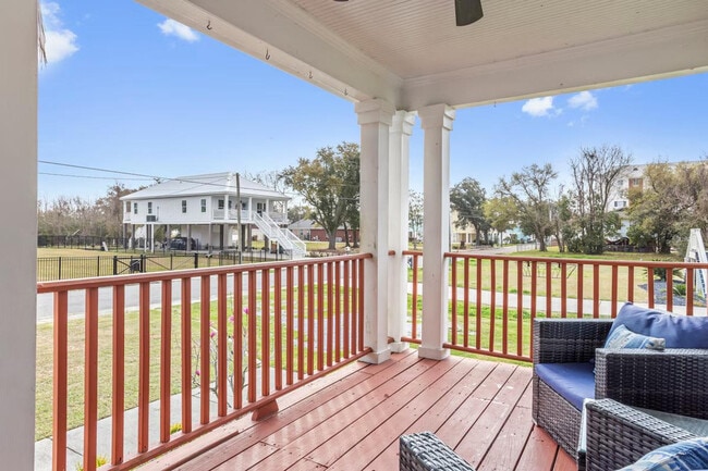 Building Photo - 426 Russell Ave