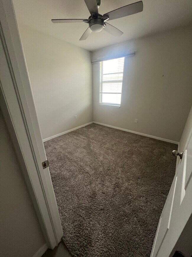 Building Photo - 43699 Cattleman Dr