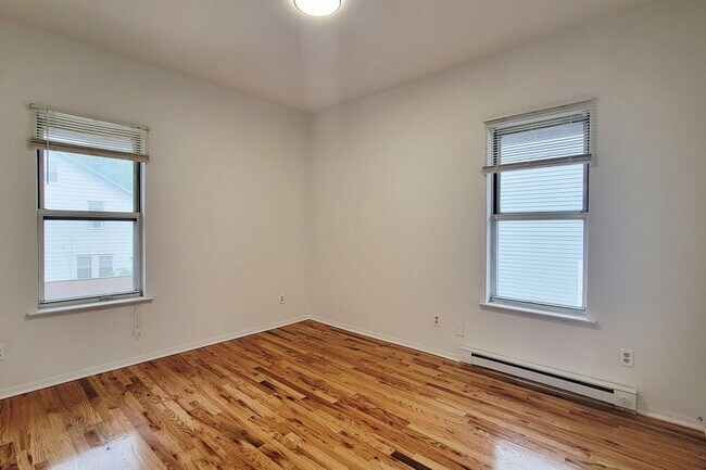 Building Photo - 86 E Fort Lee Rd