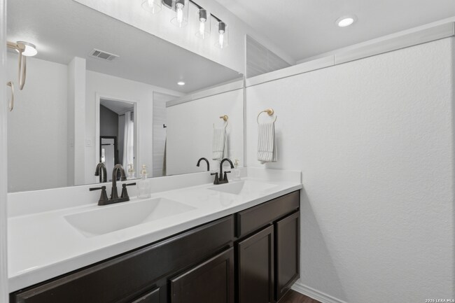 Building Photo - 5125 Blue Ivy