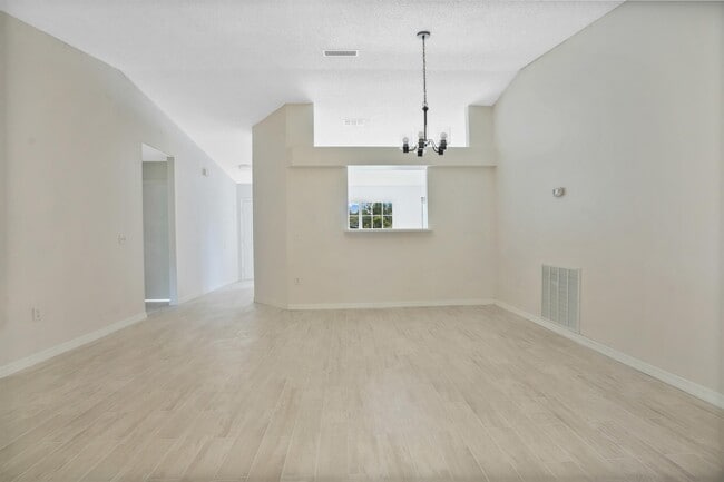 Building Photo - 617 4th Ave N